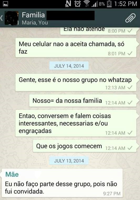 mãe usando whatsapp