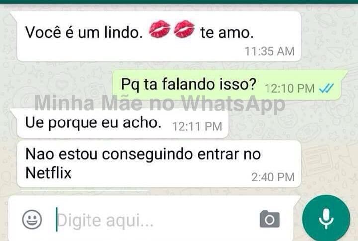 mãe usando whatsapp