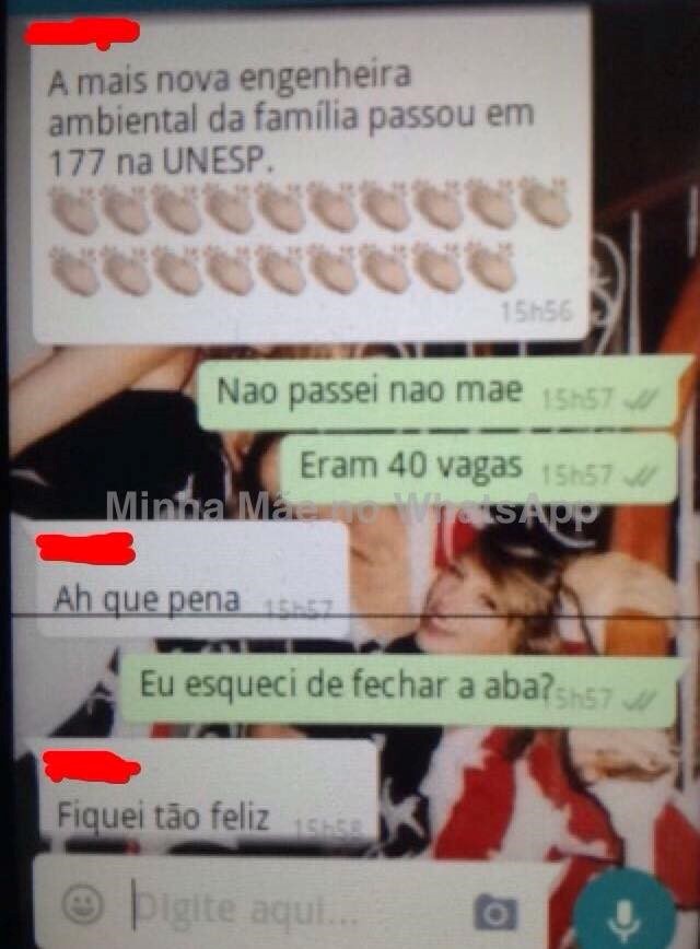mãe usando whatsapp