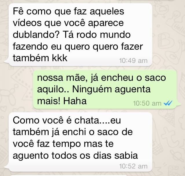 mãe usando whatsapp