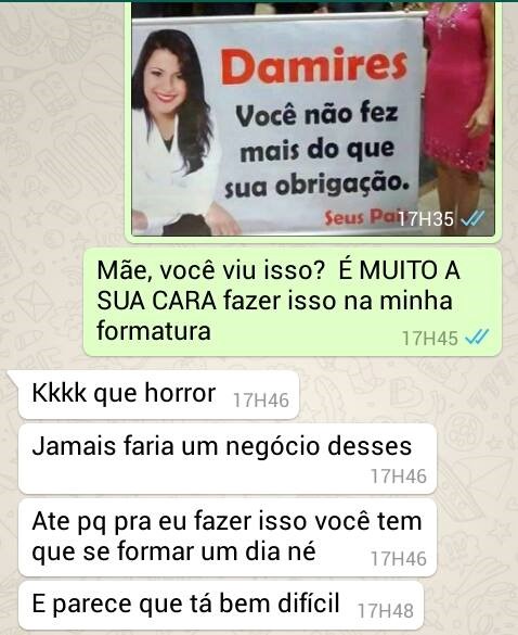 mãe usando whatsapp