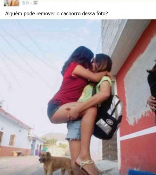 pedindo ajuda na internet pra tirar o cachorro da foto