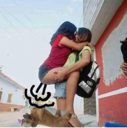 pedindo ajuda na internet pra tirar o cachorro da foto