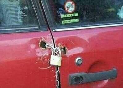 como colocar cadeado em porta de carro