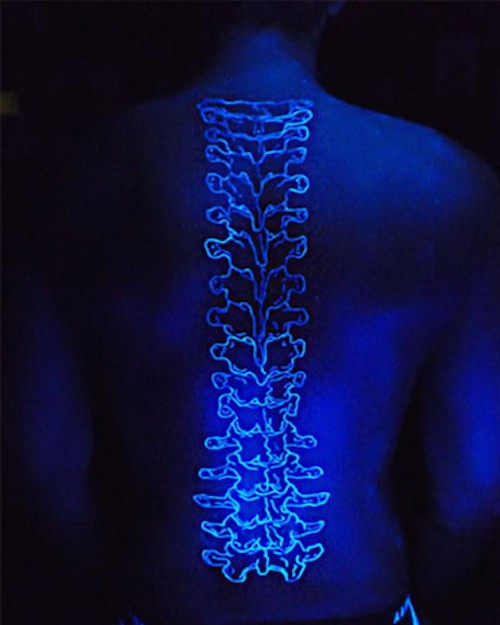 tatuagem da coluna vertebral