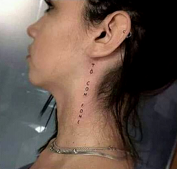 tatuagem no pescoco